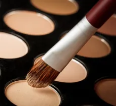 Quel produit de beauté choisir pour unifier et magnifier son teint ?