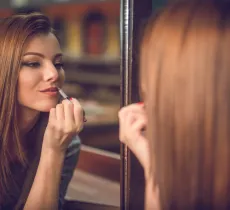 Comment bien appliquer son rouge à lèvres ? notre technique de maquillage !