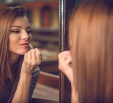 Comment bien appliquer son rouge à lèvres ? notre technique de maquillage !