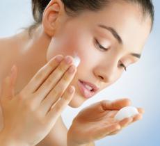 Comment identifier son type de peau et adopter les bons soins ?