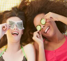 3 astuces naturelles pour dire adieu aux poches sous les yeux