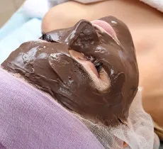 Comment prendre soin des peaux matures ? nos soins maison !