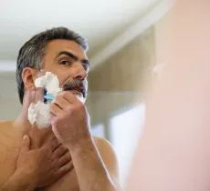 Comment éviter les boutons après le rasage ?