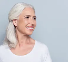 Comment déjaunir les cheveux blancs ?