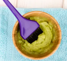 Comment se concocter des masques hydratants pour cheveux crépus ? nos recettes maison !