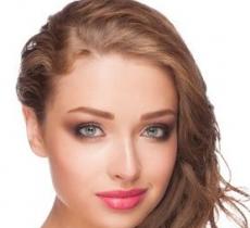 5 idées de coiffures pour cheveux bouclés pour changer de style