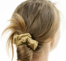  L’accessoire cheveu tendance : comment porter un chouchou ?