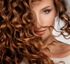 Comment se faire des boucles naturelles ? nos 3 techniques !