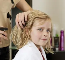 Comment coiffer ses enfants ? nos idées de coiffures express !