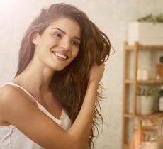 Comment réussir une coiffure rétro style années 90 ?