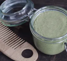 Comment traiter les cheveux gras ? nos 5 astuces beauté !