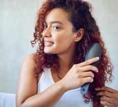 Comment utiliser un shampoing sec pour prendre soin de ses cheveux ?