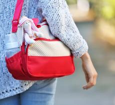Choisir le bon sac a langer pour bebe et l entretenir