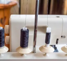 Coudre et utiliser une surjeteuse ?