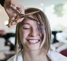 C'est quoi avoir des cheveux mi-longs ?