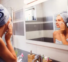 Comment nettoyer sa peau avec une eau micellaire ?