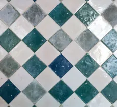 Comment adopter et entretenir le zellige ?