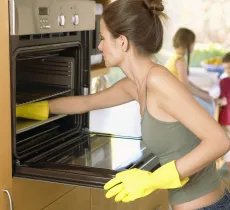 Comment nettoyer son four à pyrolyse ?