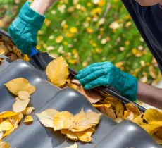 Nettoyage de printemps : comment entretenir ses gouttières ?