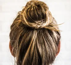 Comment avoir un look décontracté ? nos 3 idées de coiffure casual !