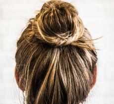 Comment avoir un look décontracté ? nos 3 idées de coiffure casual !