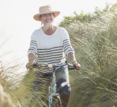 Comment porter un pull en laine l’été ? nos idées de looks !