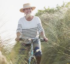 Comment porter un pull en laine l’été ? nos idées de looks !
