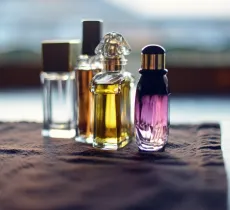 Comment enlever une tache de parfum ?