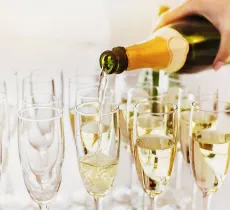 Comment nettoyer une tache de champagne ?