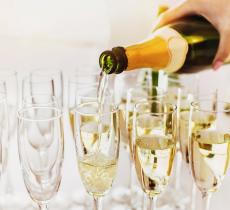 Comment nettoyer une tache de champagne ?