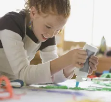 Comment enlever une tache de colle ?