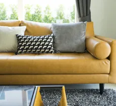 Comment enlever une tache sur un canapé ?