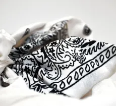 Comment laver un foulard ? coton, soie, pashmina : toutes nos astuces !&nbsp;