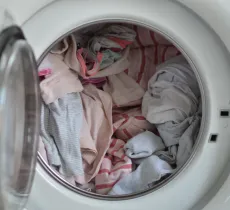 Comment préserver ses vêtements quand on les lave en machine ?