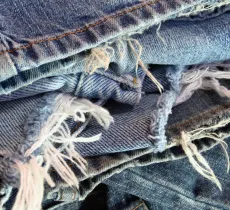 Comment recycler vos vieux jeans ? nos 3 idées de création !