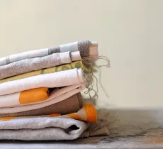 Comment recycler ses vêtements ou son linge de maison ? top 13 de nos idées !
