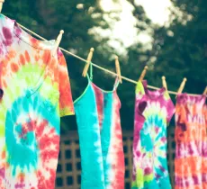 Comment réaliser une teinture tissu tie and dye ?