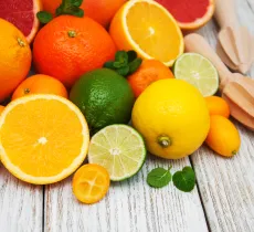 Comment atténuer les taches brunes sur les mains ? nos astuces naturelles !