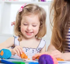 Comment faire une recette de pâte à modeler écologique avec ses enfants ?