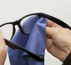 Comment bien nettoyer ses lunettes ?