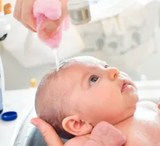 Comment donner le premier bain à son nouveau-né ? tous nos conseils !