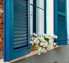 Comment donner un coup de jeune à ses volets en bois ?