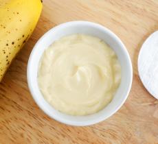3 masques maison à la banane pour la peau et les cheveux !