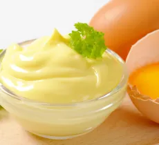 Comment enlever une tache de mayonnaise ? nos 5 astuces !