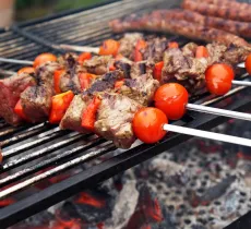 Comment nettoyer sa grille de barbecue facilement ?