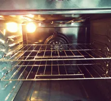 COMMENT NETTOYER SA GRILLE DU FOUR ? NOS 5 MODES D’EMPLOI !  