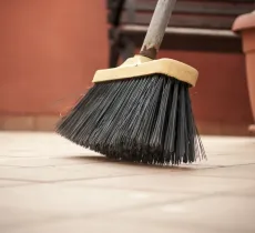 Comment nettoyer sa terrasse pour les beaux jours ?