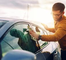 Comment nettoyer les vitres de sa voiture ?