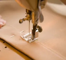 Comment faire un ourlet sur une robe ?