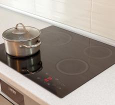Comment nettoyer une plaque à induction ? top 3 des astuces !